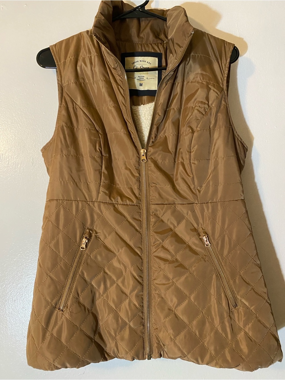 Trade Mark Quilted Sleeveless Puffer Vest in Camel Brown